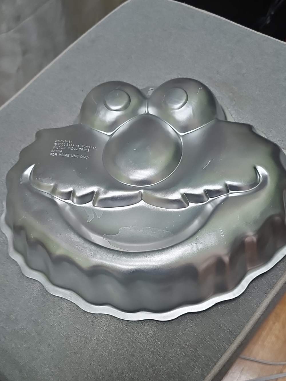 Vintage 2002 Wilton Elmo Cake Pan Sesame Street Aluminum Bakeware Mold